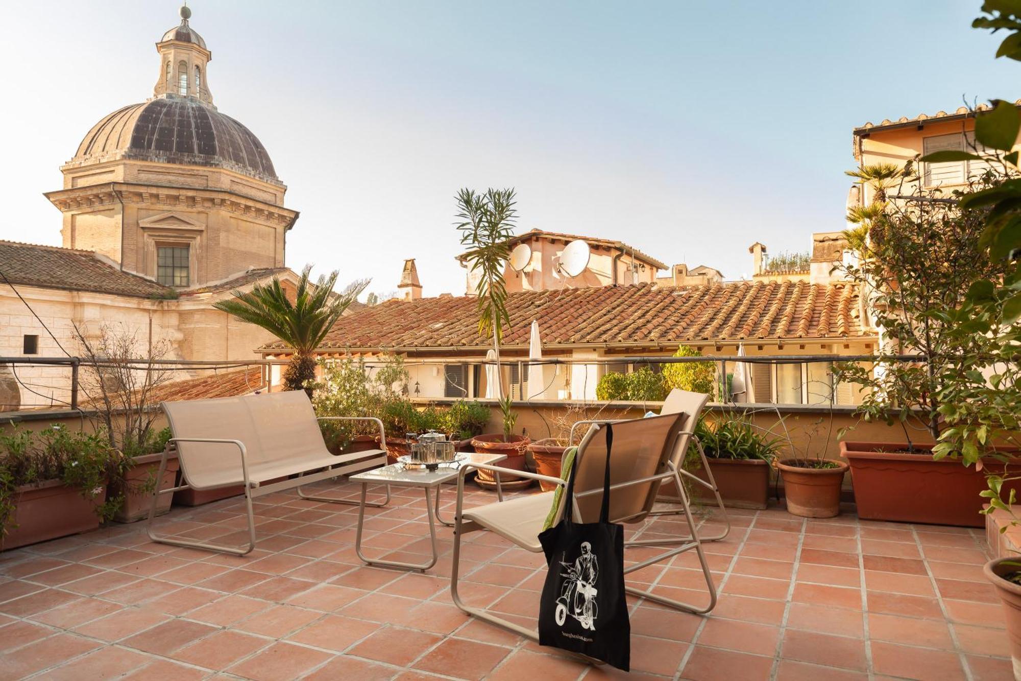 Casa Maestro, A Burghesius Rom