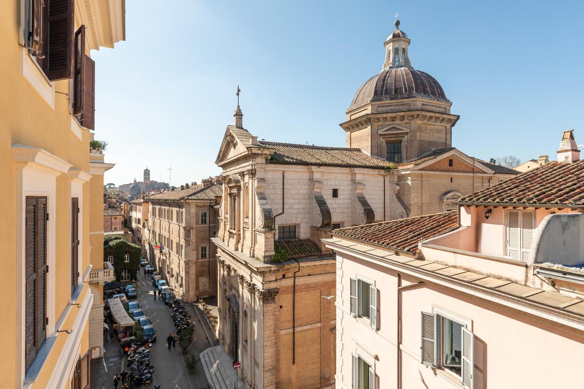 Casa Maestro, A Burghesius *