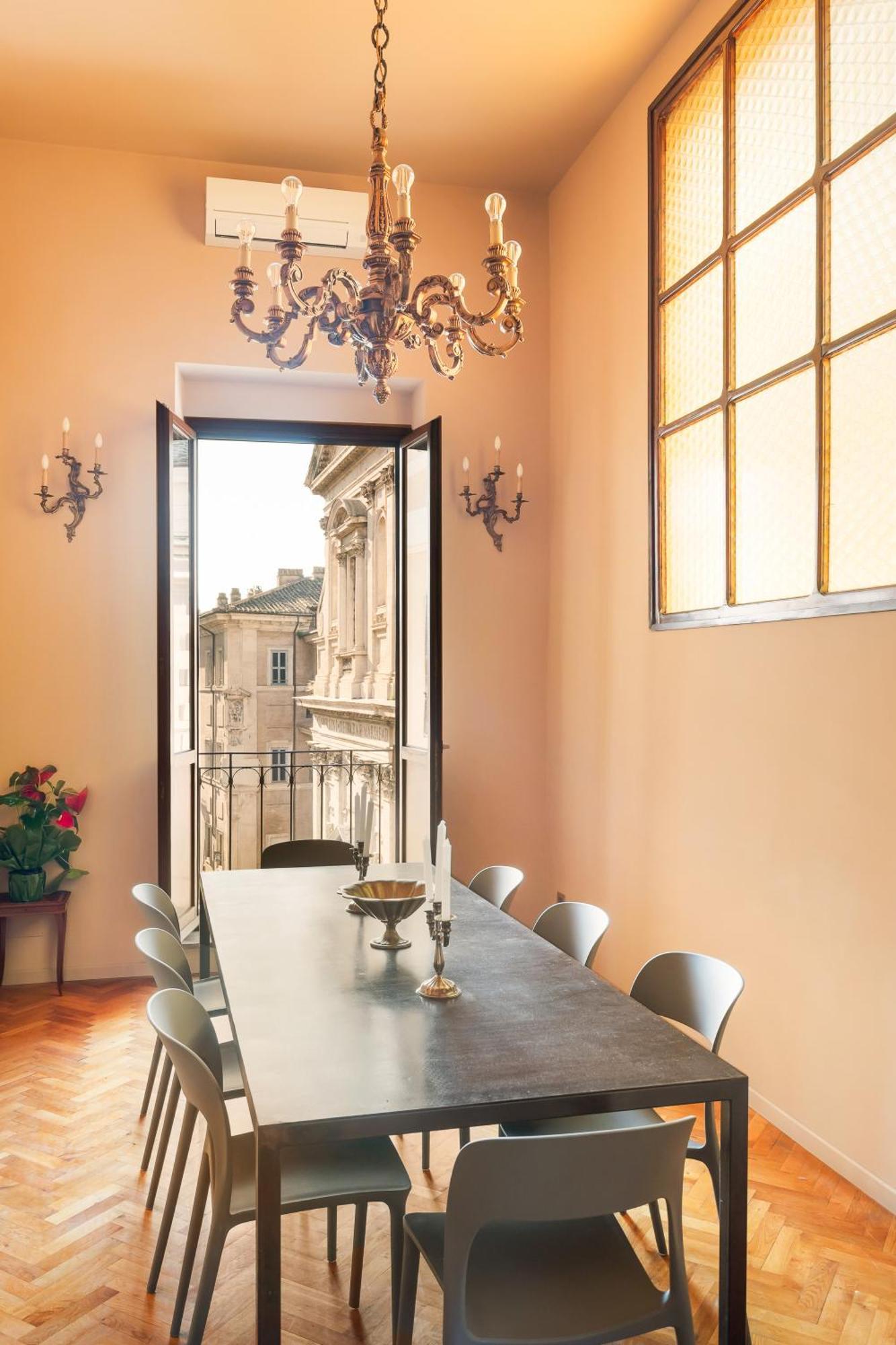 Casa Maestro, A Burghesius Rom