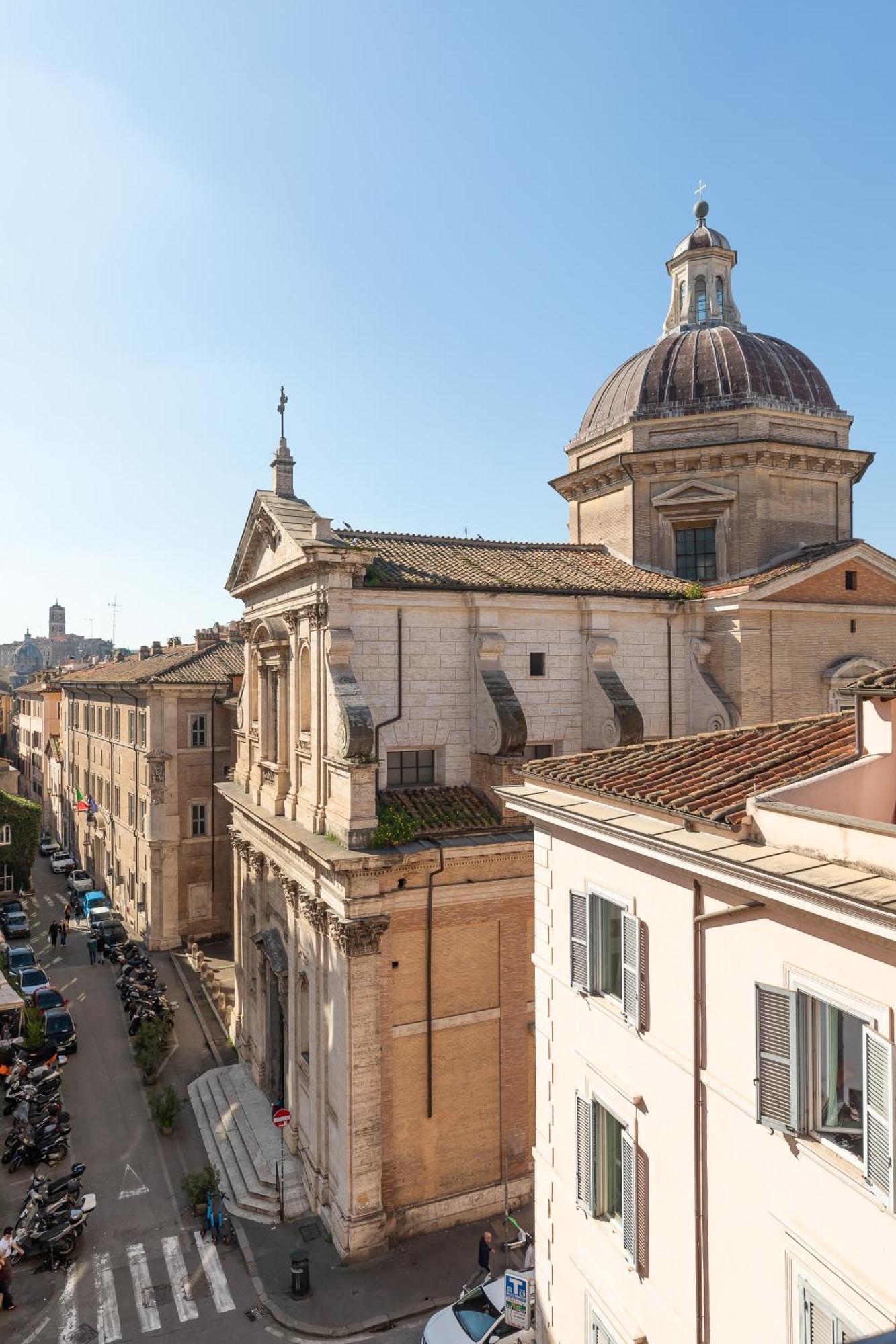 Casa Maestro, A Burghesius *