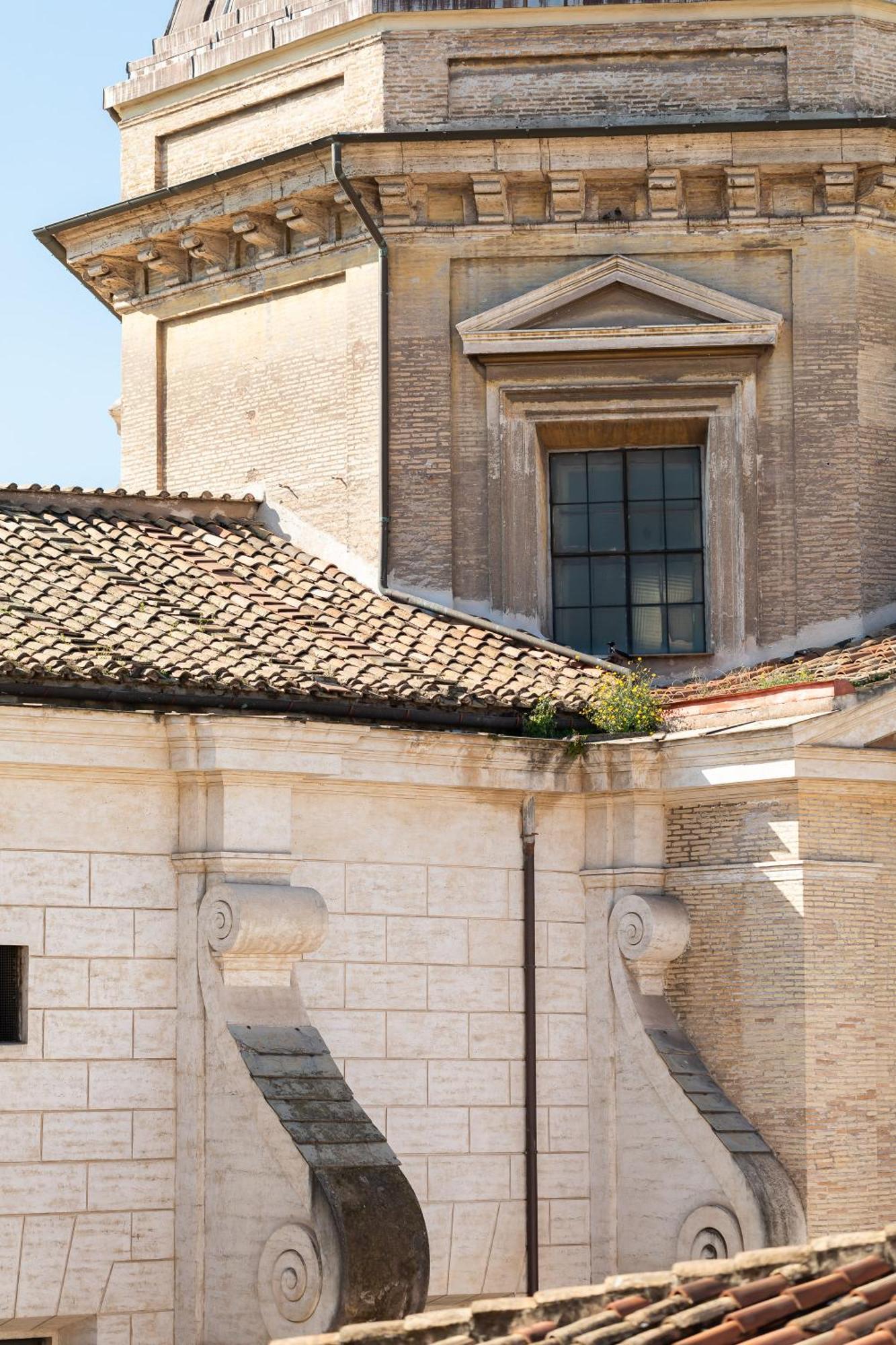 Casa Maestro, A Burghesius Rom
