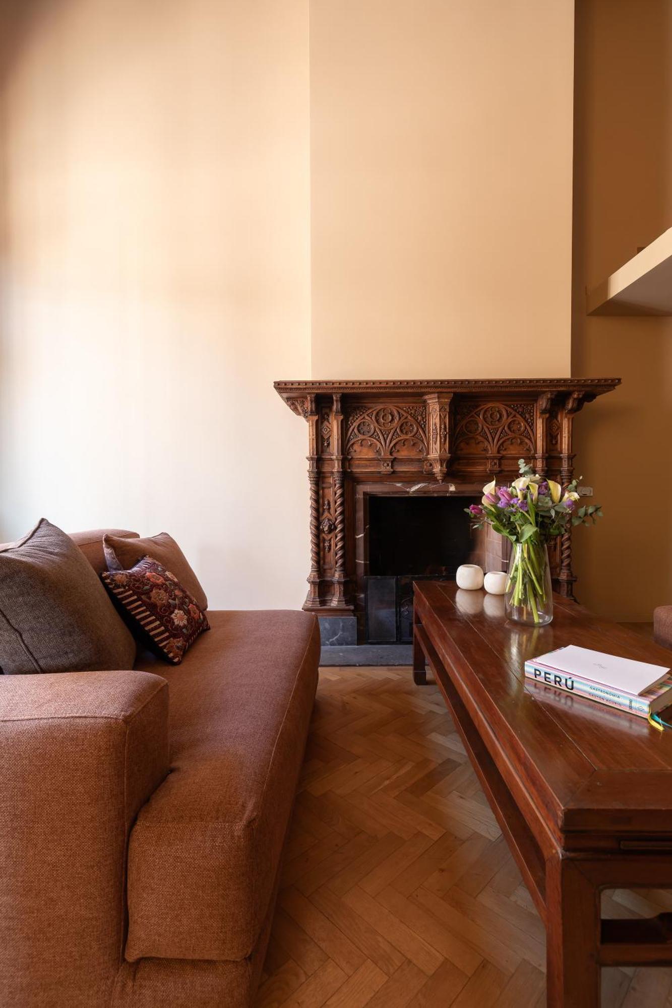 Casa Maestro, A Burghesius Rome