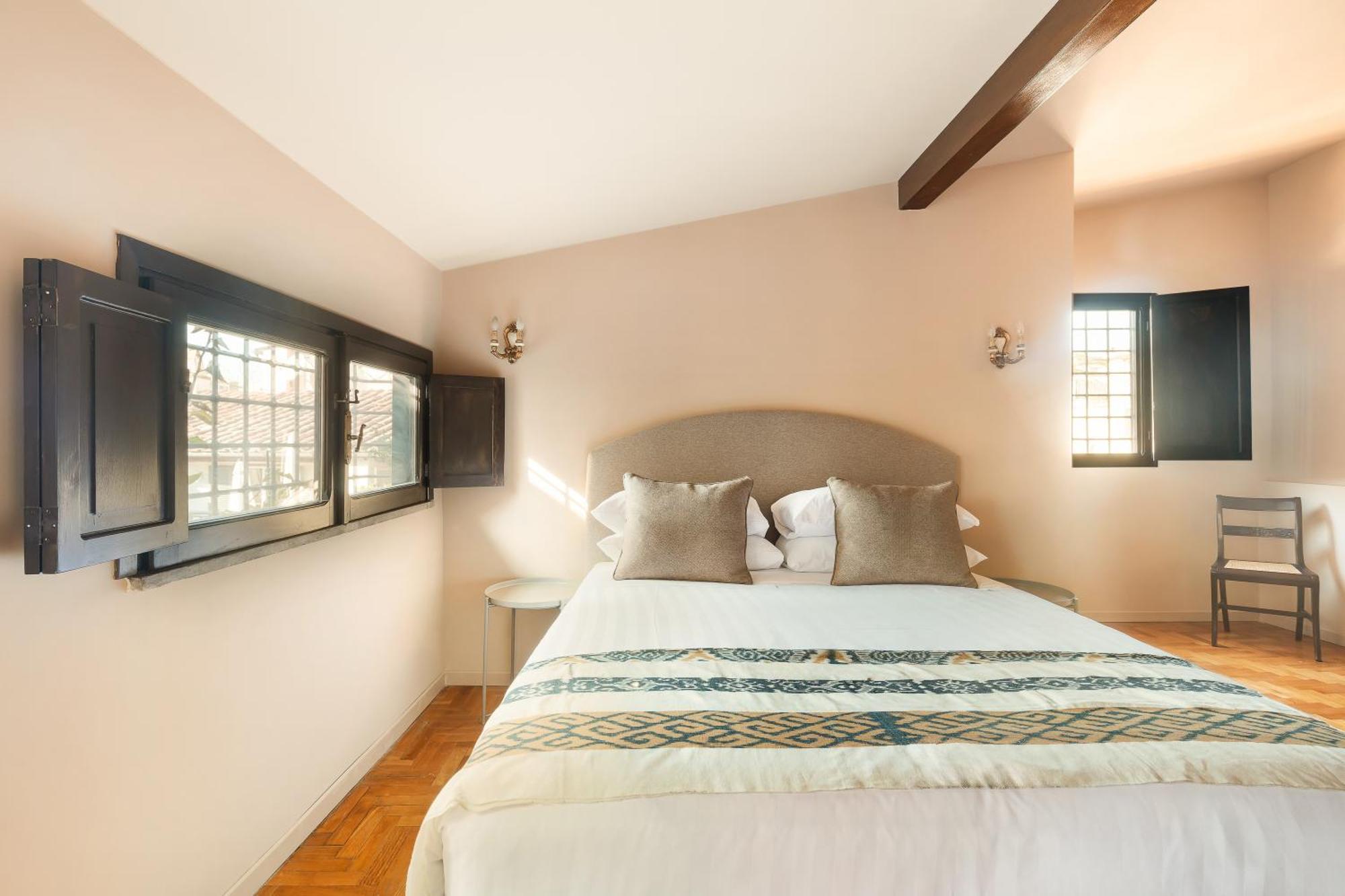 Casa Maestro, A Burghesius Apartment